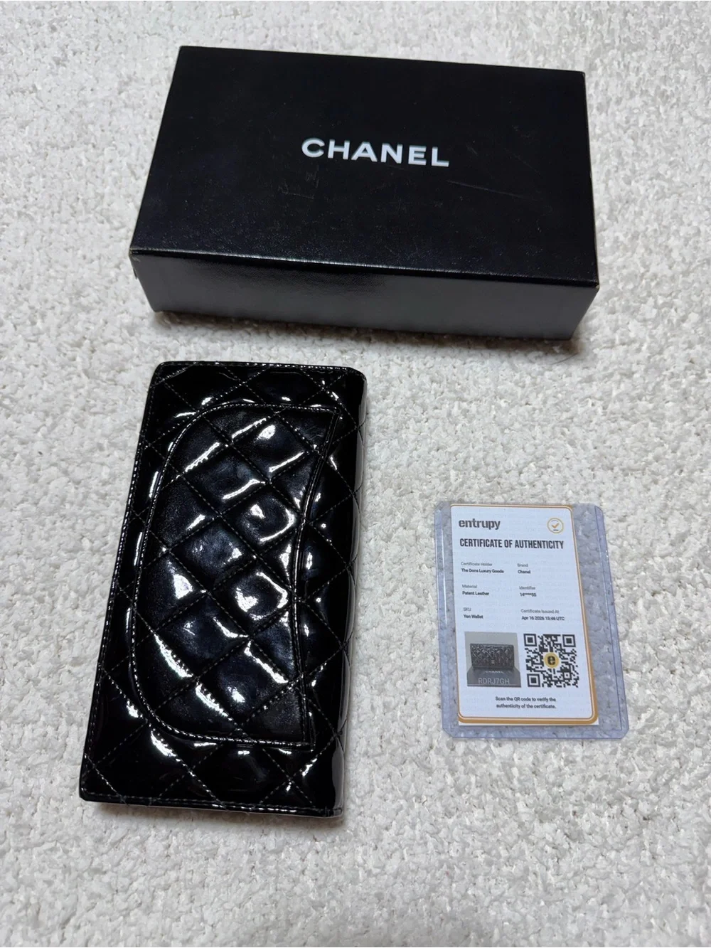 Vintage Chanel Black Patent Leather Yen Wallet Quilted CC Long Wallet - Picture 3 of 8